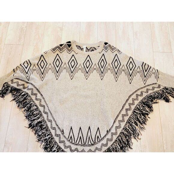 New York Collection PL Fringe Poncho Sweater Southwestern Tan Black Petite Large - Picture 2 of 9